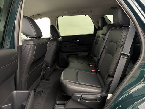Certified 2025 Nissan Pathfinder SL FWD image 16