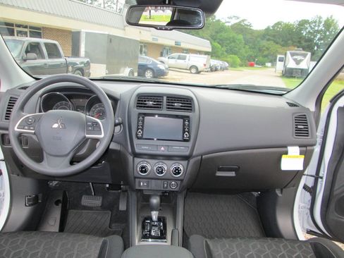 Used 2025 Mitsubishi Outlander Sport ES AWD/4WD image 6
