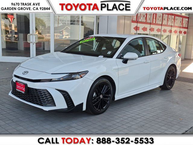Used 2025 Toyota Camry SE FWD image 1