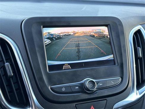 Used 2021 Chevrolet Equinox LT image 22