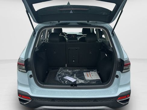New 2026 Volkswagen Taos SE FWD image 17