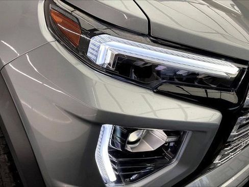 Used 2023 GMC Canyon Denali image 28