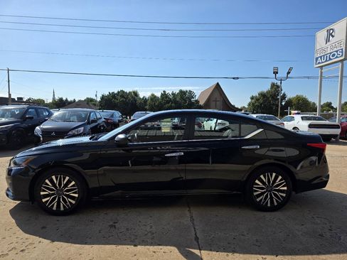 Used 2024 Nissan Altima 2.5 SV FWD image 4