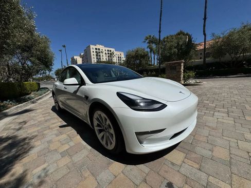 Used 2021 Tesla Model 3 Standard Range Plus RWD image 3