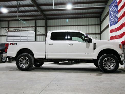 Used 2018 Ford F250 Lariat w/ Lariat Ultimate Package AWD/4WD image 13