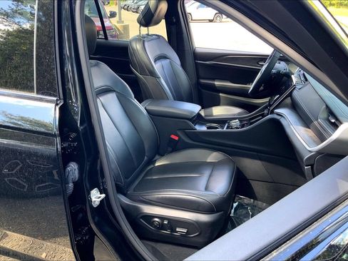 Certified 2024 Jeep Grand Cherokee Limited AWD/4WD image 6