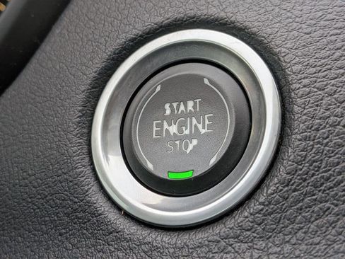 Used 2019 Cadillac XT4 Luxury image 32