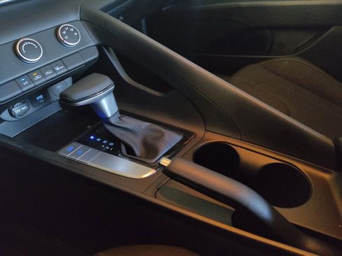 Used 2025 Hyundai Elantra SE FWD image 26