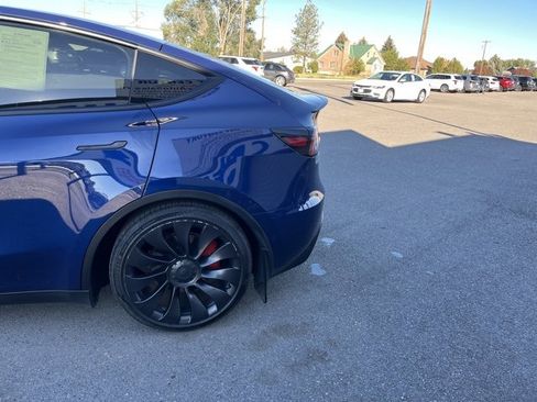Used 2022 Tesla Model Y Performance image 6