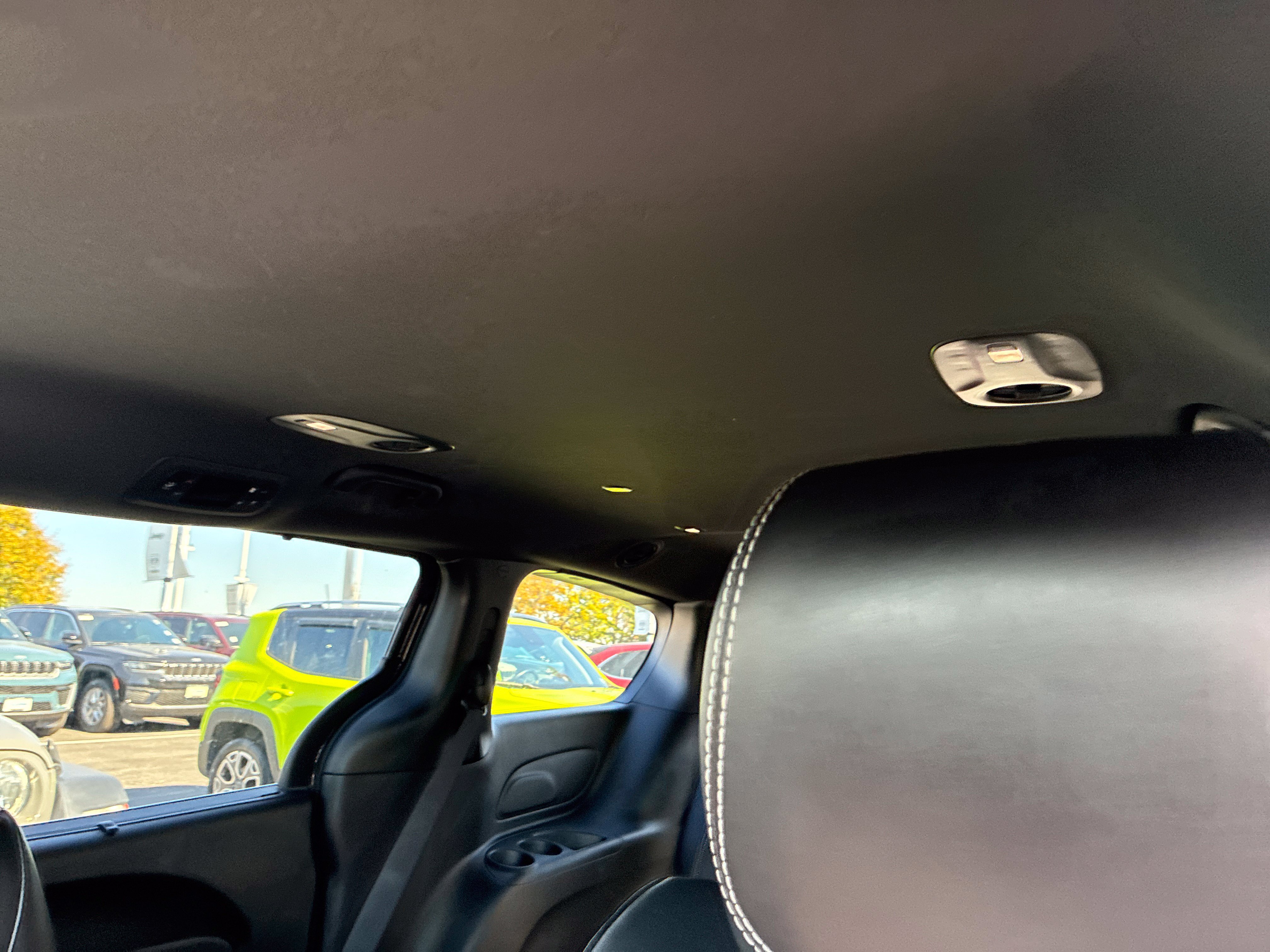 Used 2025 Chrysler Pacifica Select FWD image 19