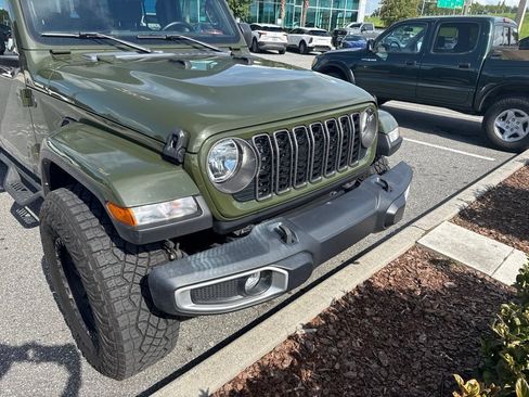 Used 2024 Jeep Gladiator Sport AWD/4WD image 8