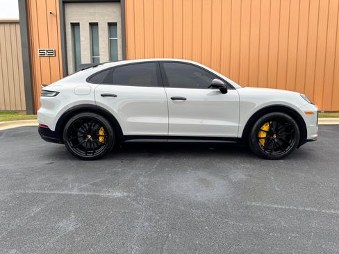 Used 2024 Porsche Cayenne Turbo GT AWD/4WD image 5