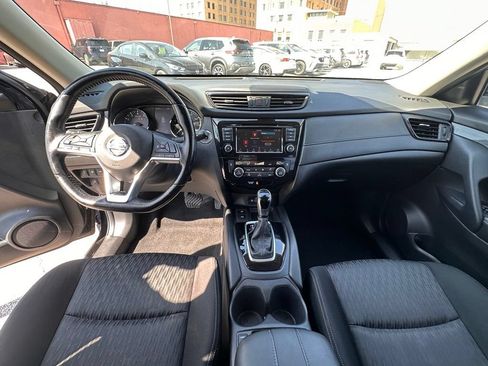 Used 2020 Nissan Rogue SV w/ Premium Package FWD image 17