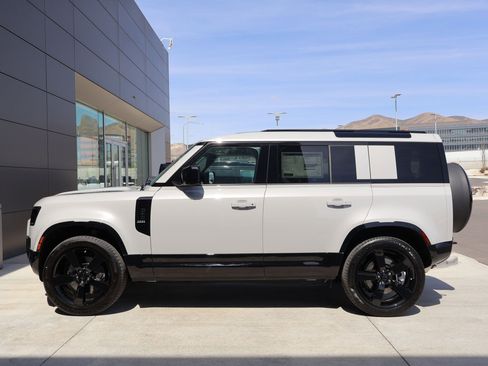 New 2026 Land Rover Defender 110 X-Dynamic SE image 9