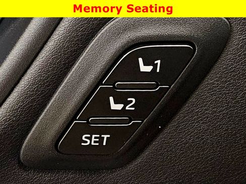 Used 2024 Toyota Venza XLE image 26