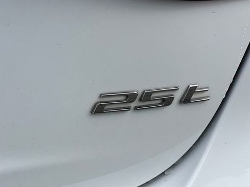 Used 2020 Jaguar XF Prestige image 32