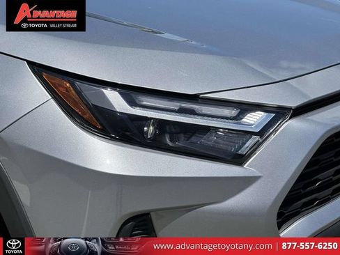 Used 2022 Toyota RAV4 XLE AWD/4WD image 12
