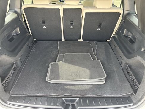 Used 2025 Mercedes-Benz GLB 250 4MATIC w/ Winter Package image 13