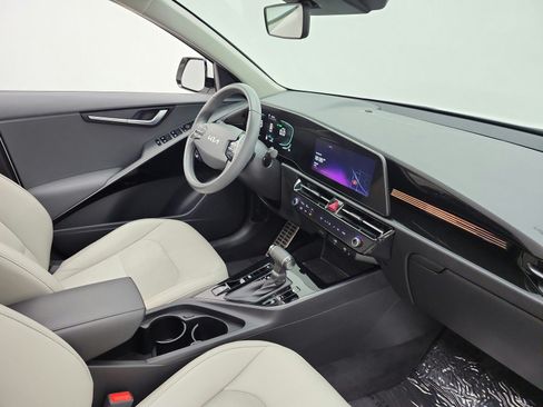 Used 2023 Kia Niro EX Touring FWD image 21