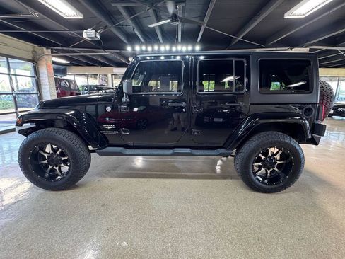 Used 2014 Jeep Wrangler Unlimited Sahara w/ Connectivity Group AWD/4WD image 4