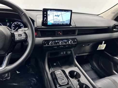 Certified 2025 Honda Pilot Touring image 22