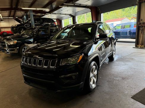 Used 2018 Jeep Compass Latitude w/ Popular Equipment Group AWD/4WD image 1
