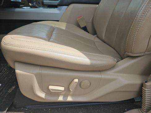 Used 2019 Ford F150 Lariat w/ Equipment Group 502A Luxury AWD/4WD image 12