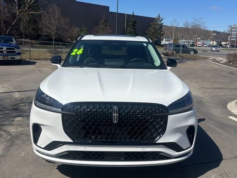 New 2026 Lincoln Aviator AWD image 2