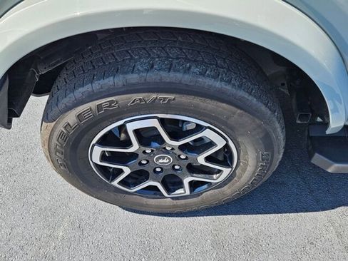 Used 2024 Ford Bronco Outer Banks image 17