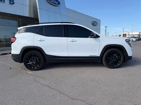 Used 2023 GMC Terrain SLT w/ Elevation Edition FWD image 2