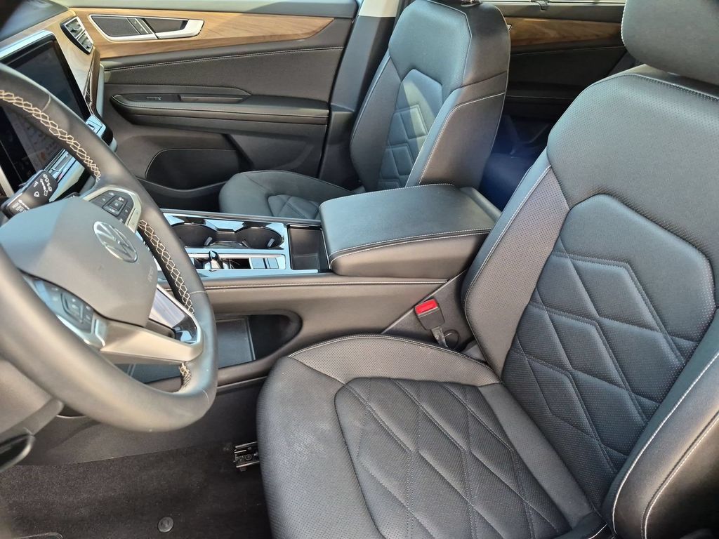 Used 2025 Volkswagen Atlas SE FWD image 25