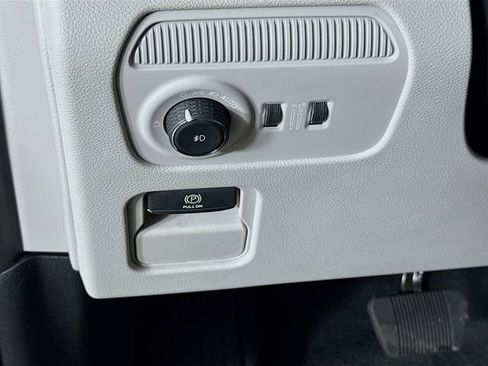 Used 2025 Jeep Wagoneer 4WD image 16