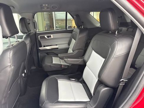 Used 2024 Ford Explorer XLT w/ Equipment Group 202A AWD/4WD image 11