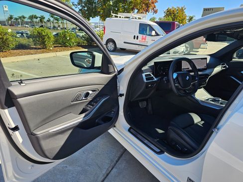 Used 2025 BMW 330i xDrive Sedan image 11
