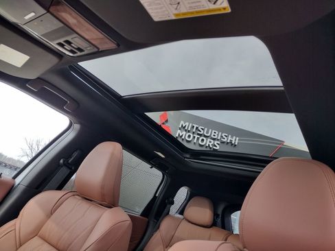 New 2026 Mitsubishi Outlander SEL image 3