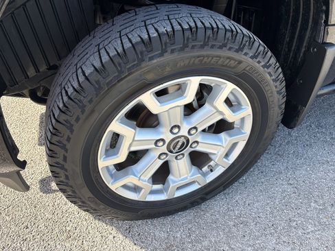 Used 2023 Nissan Titan SV w/ SV Convenience Package image 21