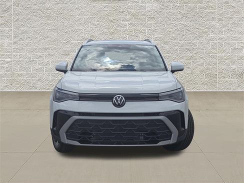New 2026 Volkswagen Taos SE AWD/4WD image 2