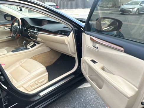 Used 2013 Lexus ES 300h w/ Luxury Pkg FWD image 40