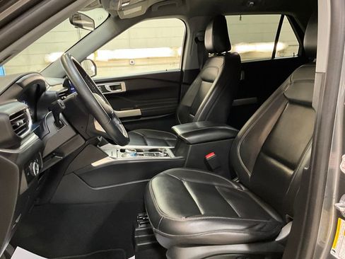 Used 2023 Ford Explorer XLT w/ Equipment Group 202A image 12