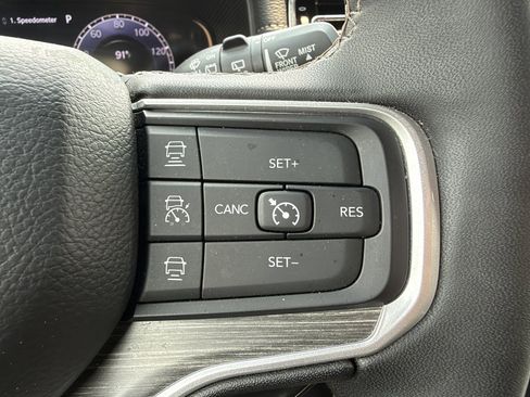 Used 2024 Jeep Wagoneer L Series III w/ Flexible Seating Group AWD/4WD image 30