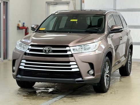 Used 2018 Toyota Highlander XLE FWD image 3
