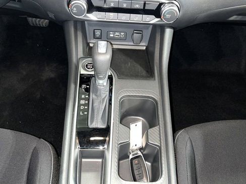 Used 2025 Nissan Sentra SV FWD image 8