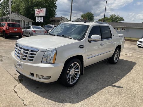 Used 2013 Cadillac Escalade EXT Premium AWD/4WD image 7