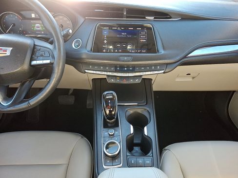 Certified 2023 Cadillac XT4 Luxury w/ Cold Weather Package image 19