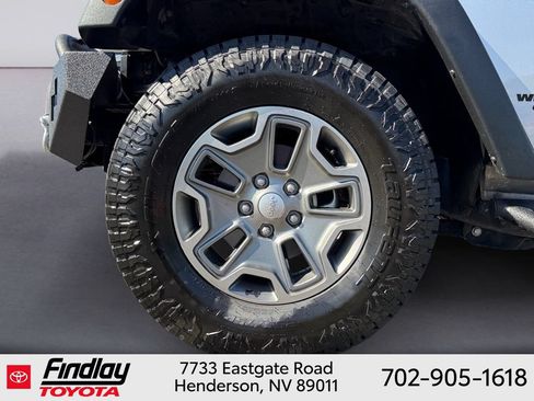 Used 2017 Jeep Wrangler Unlimited Rubicon w/ Cold Weather Group AWD/4WD image 12