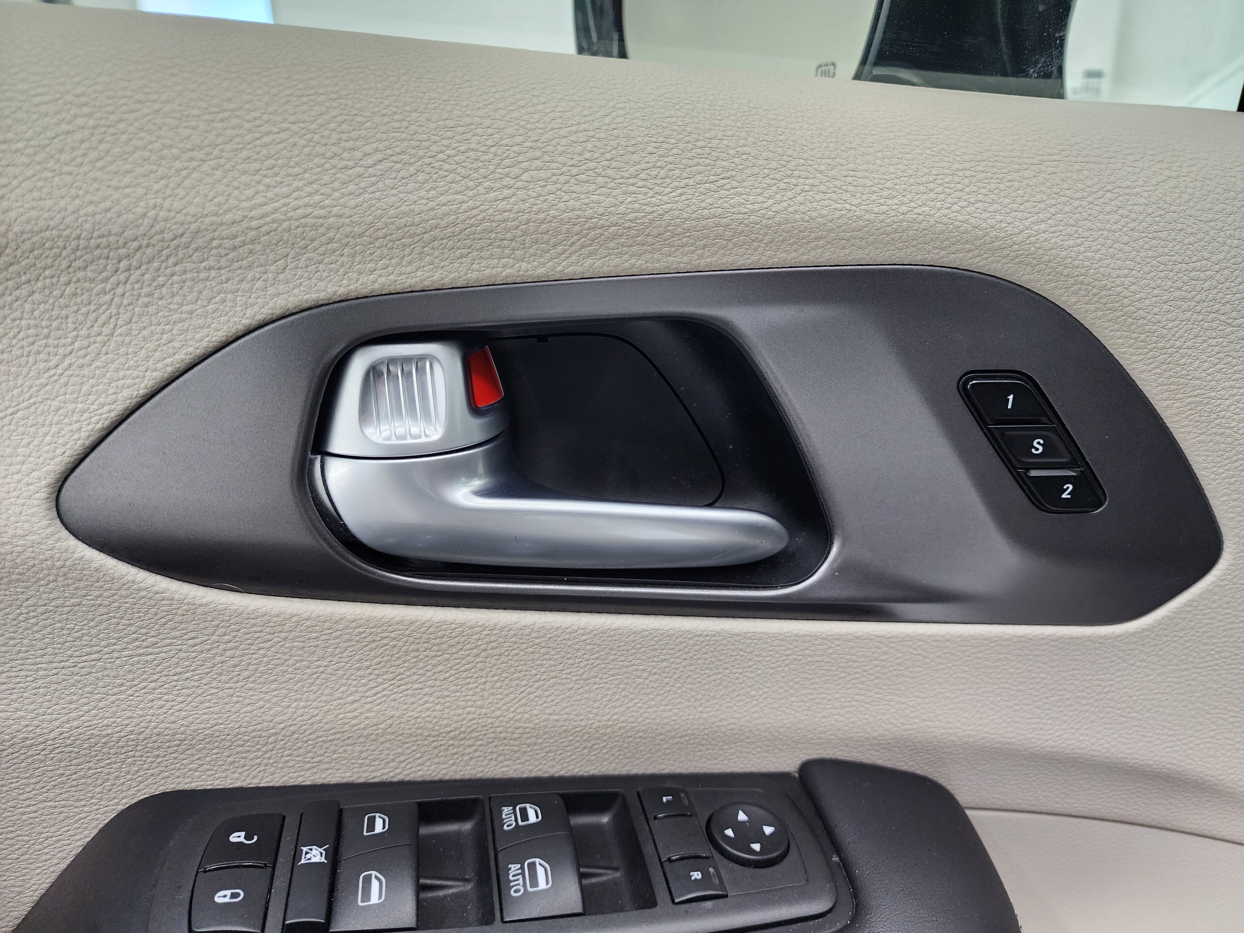 Used 2024 Chrysler Pacifica Touring-L FWD image 42