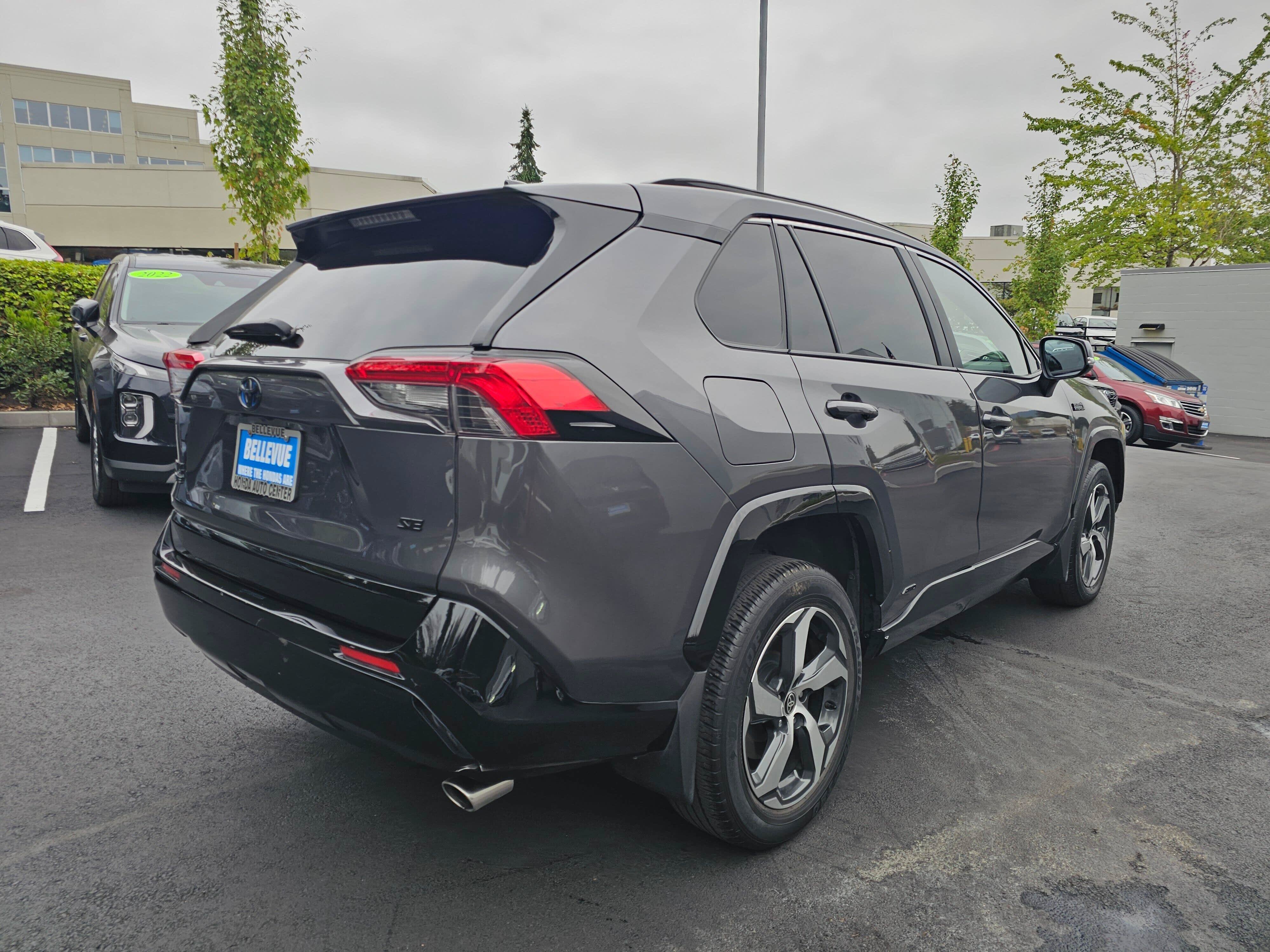 Used 2023 Toyota RAV4 SE w/ Weather & Moonroof Package AWD/4WD image 7