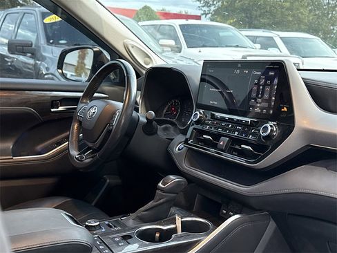 Used 2020 Toyota Highlander Platinum image 15