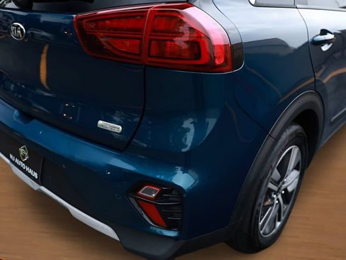 Used 2020 Kia Niro EX Premium FWD image 11