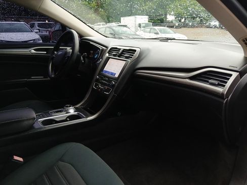 Used 2020 Ford Fusion SE FWD image 17